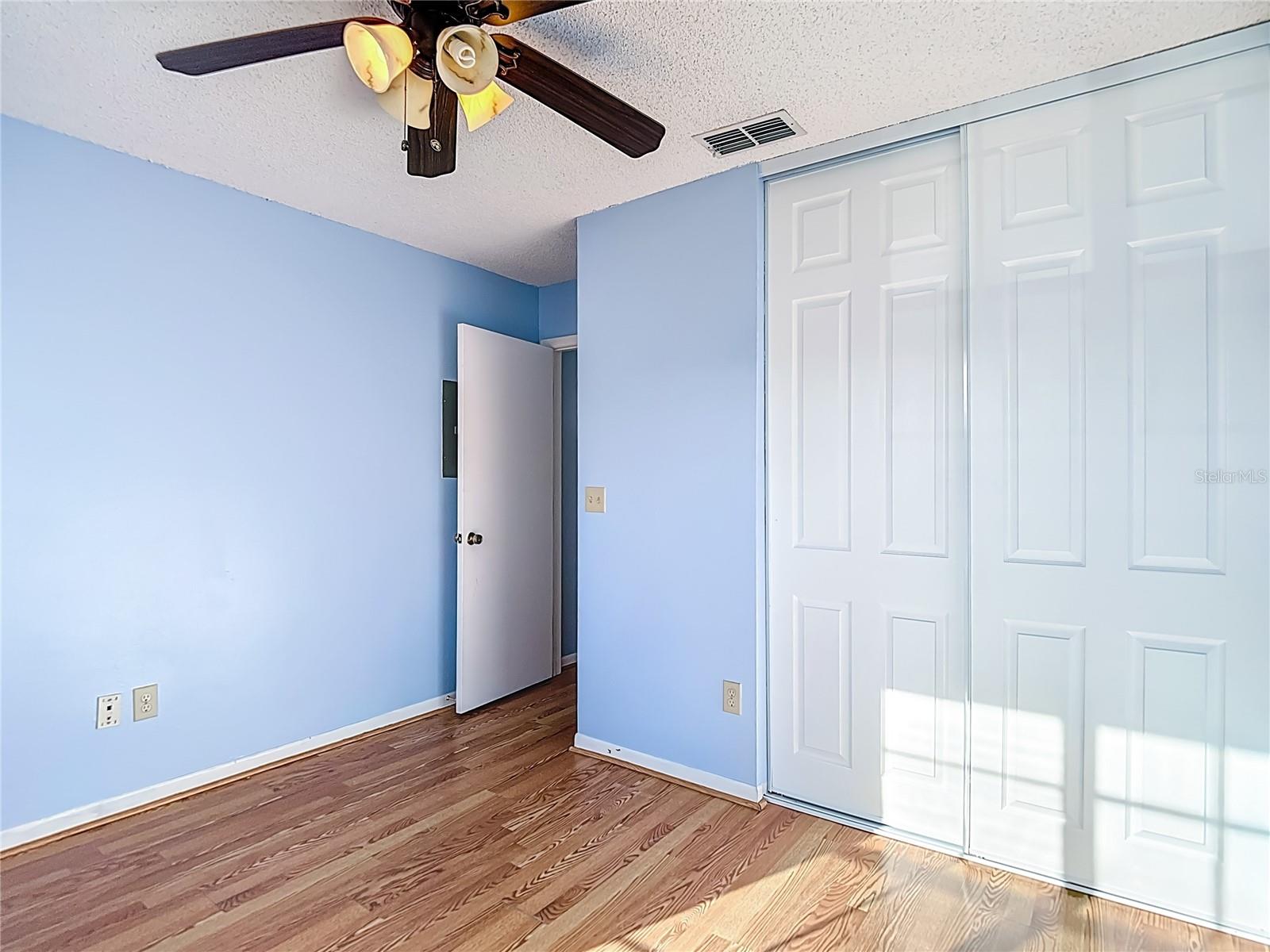 Image 23 of 39 For 4925 Myrtle Oak Drive 26