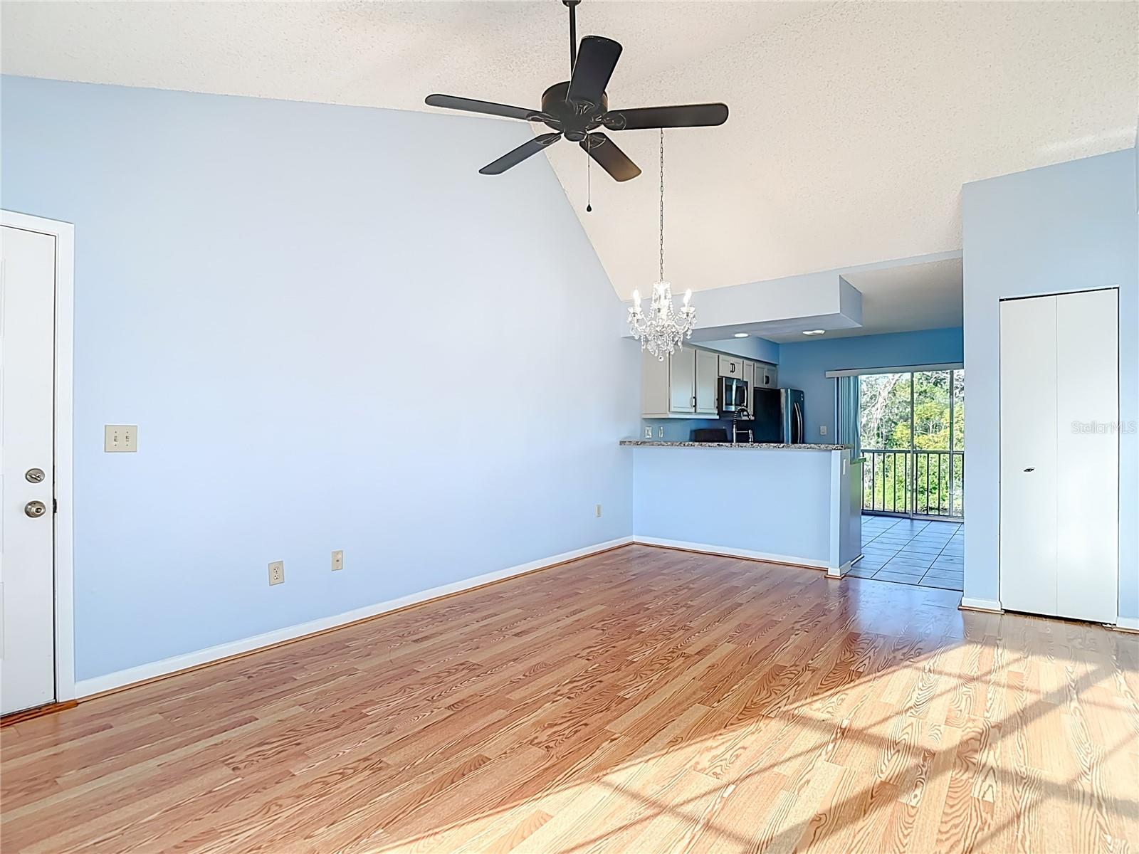 Image 5 of 39 For 4925 Myrtle Oak Drive 26