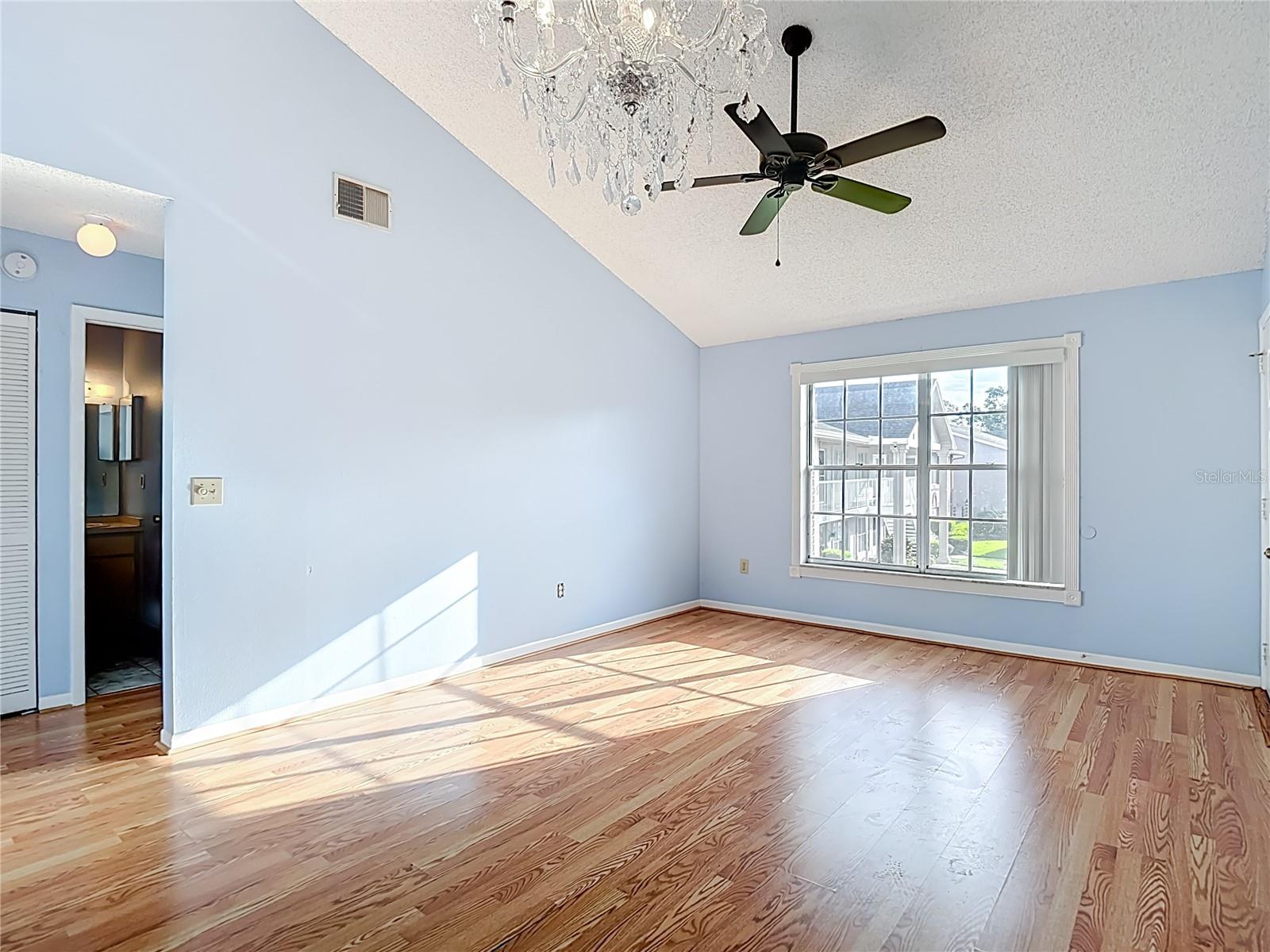 Image 7 of 39 For 4925 Myrtle Oak Drive 26