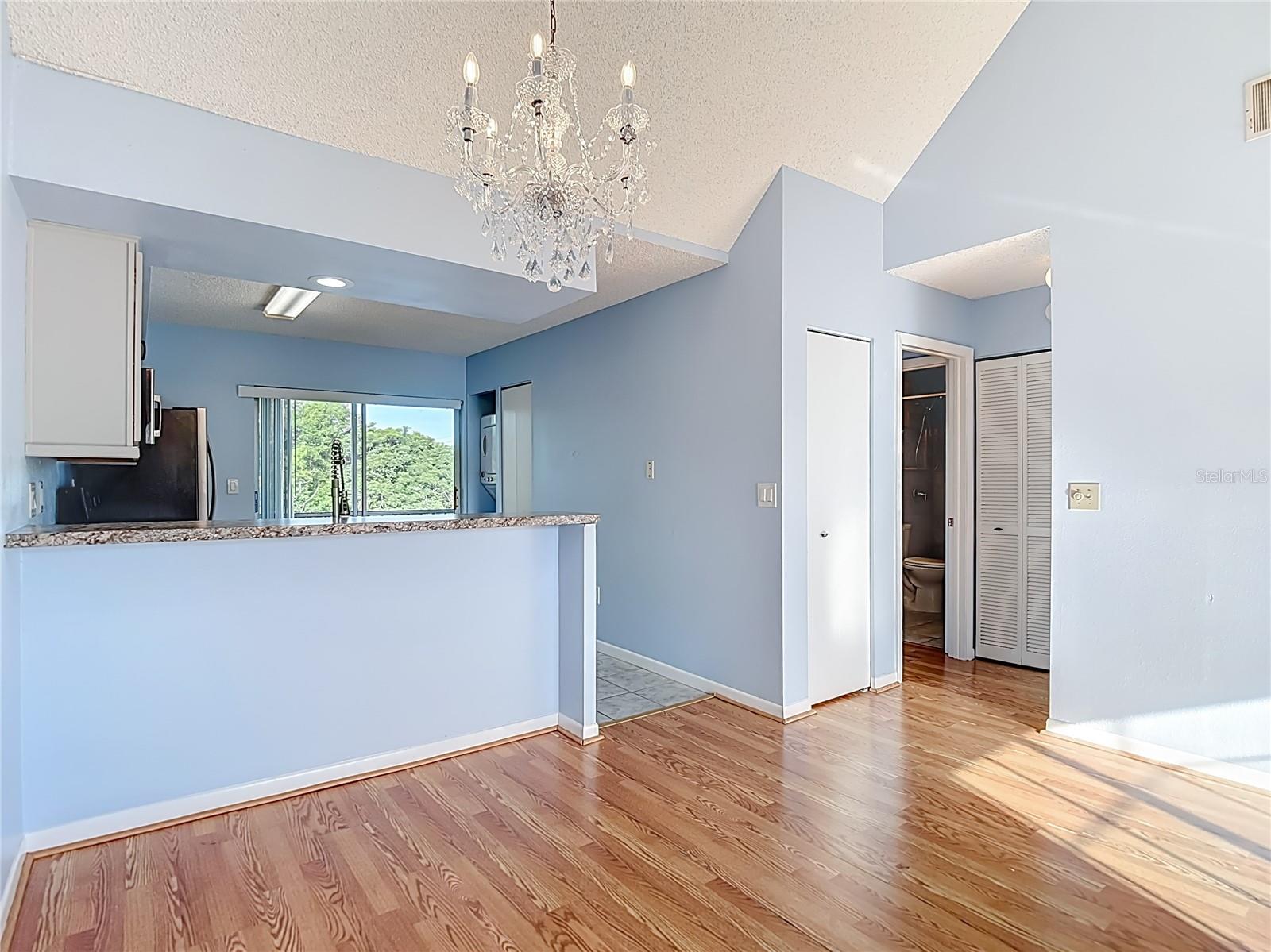 Image 8 of 39 For 4925 Myrtle Oak Drive 26