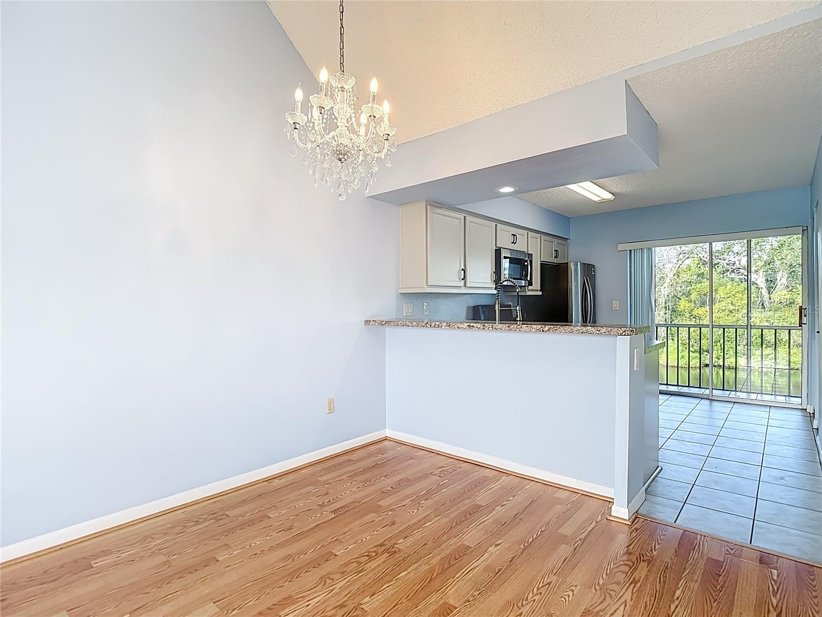 Image 9 of 39 For 4925 Myrtle Oak Drive 26