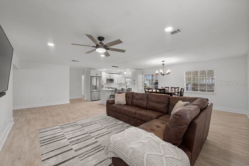Image 11 of 35 For 8405 Stillbrook Avenue