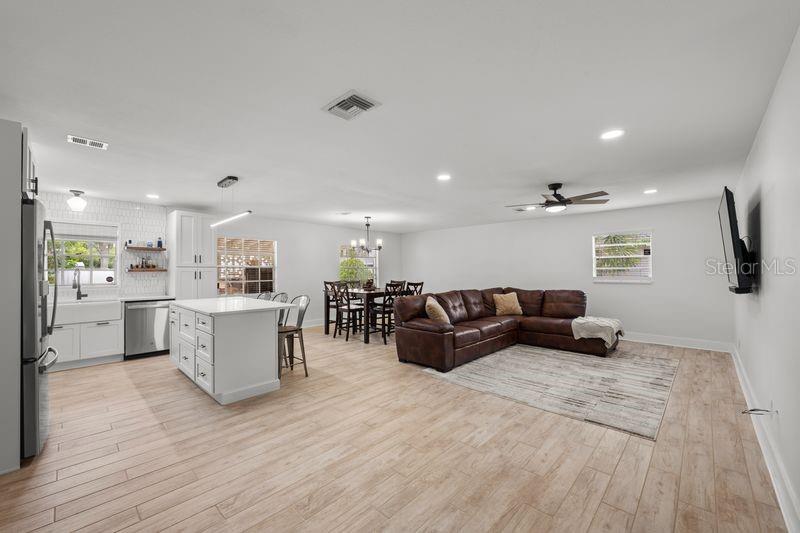 Image 3 of 35 For 8405 Stillbrook Avenue