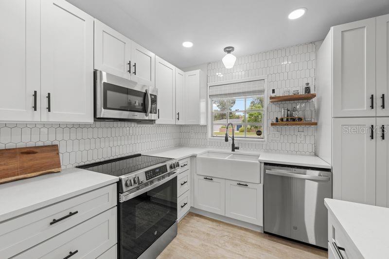 Image 5 of 35 For 8405 Stillbrook Avenue