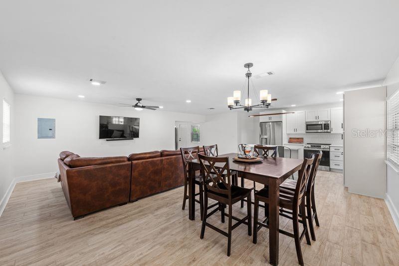 Image 9 of 35 For 8405 Stillbrook Avenue