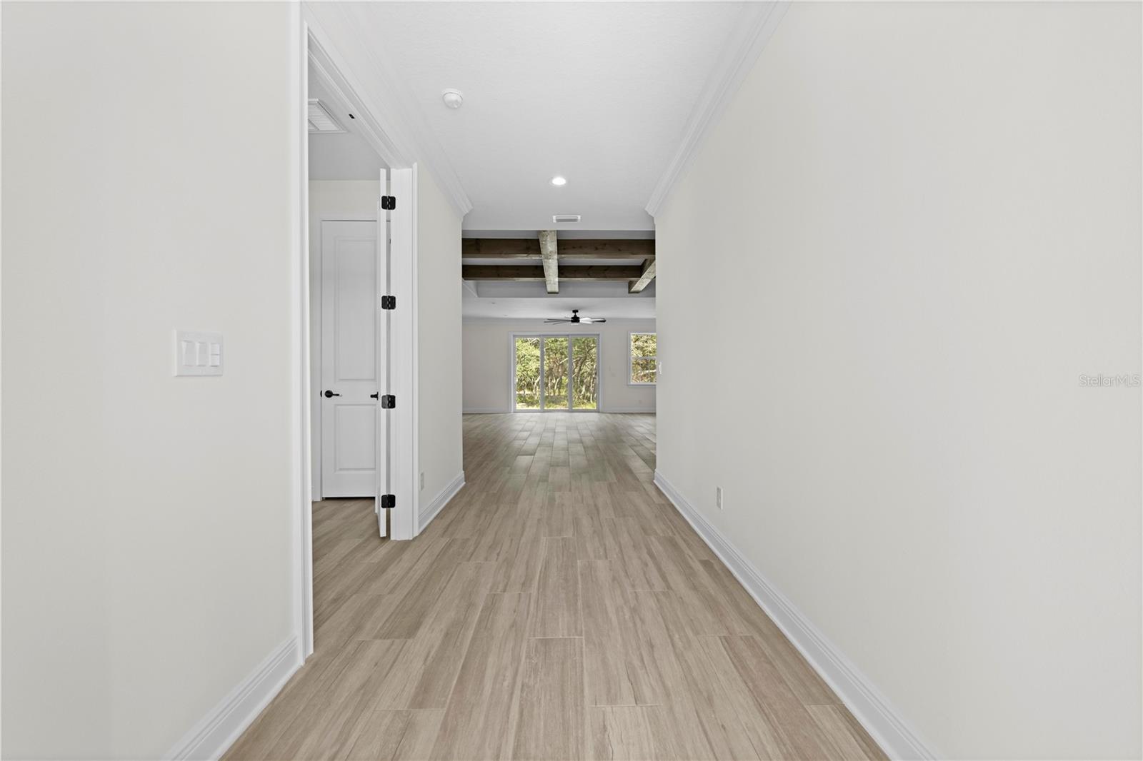 Listing photo id 17 for 18130 Parrot Road