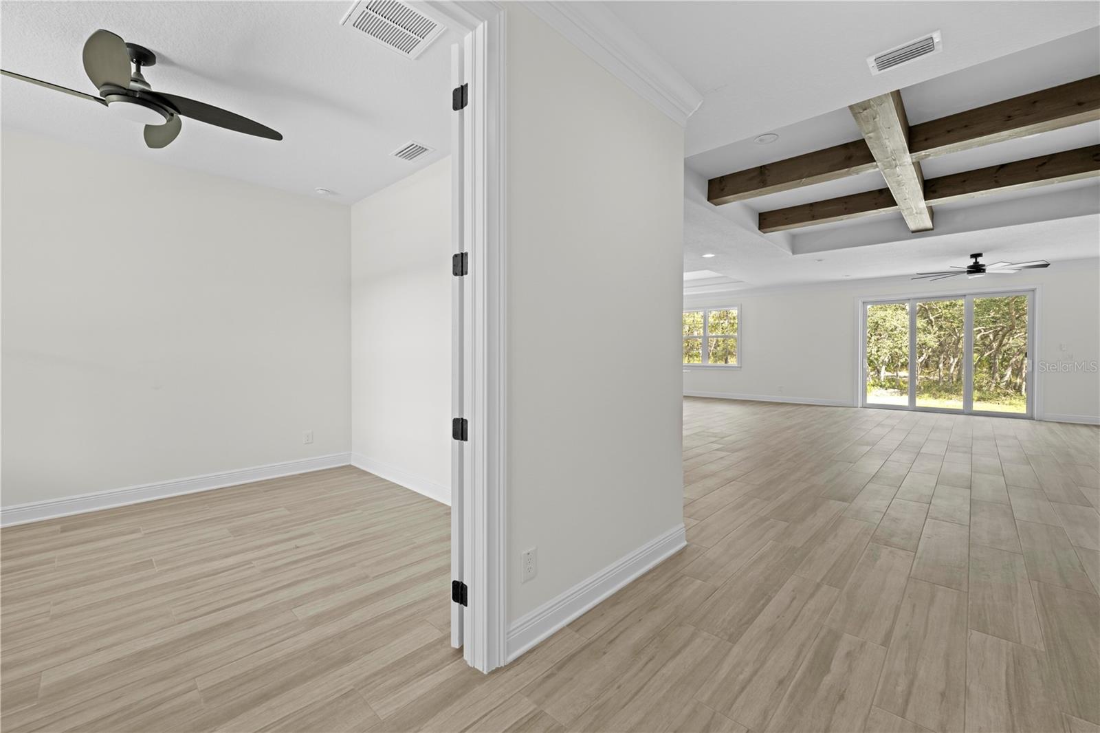 Listing photo id 18 for 18130 Parrot Road