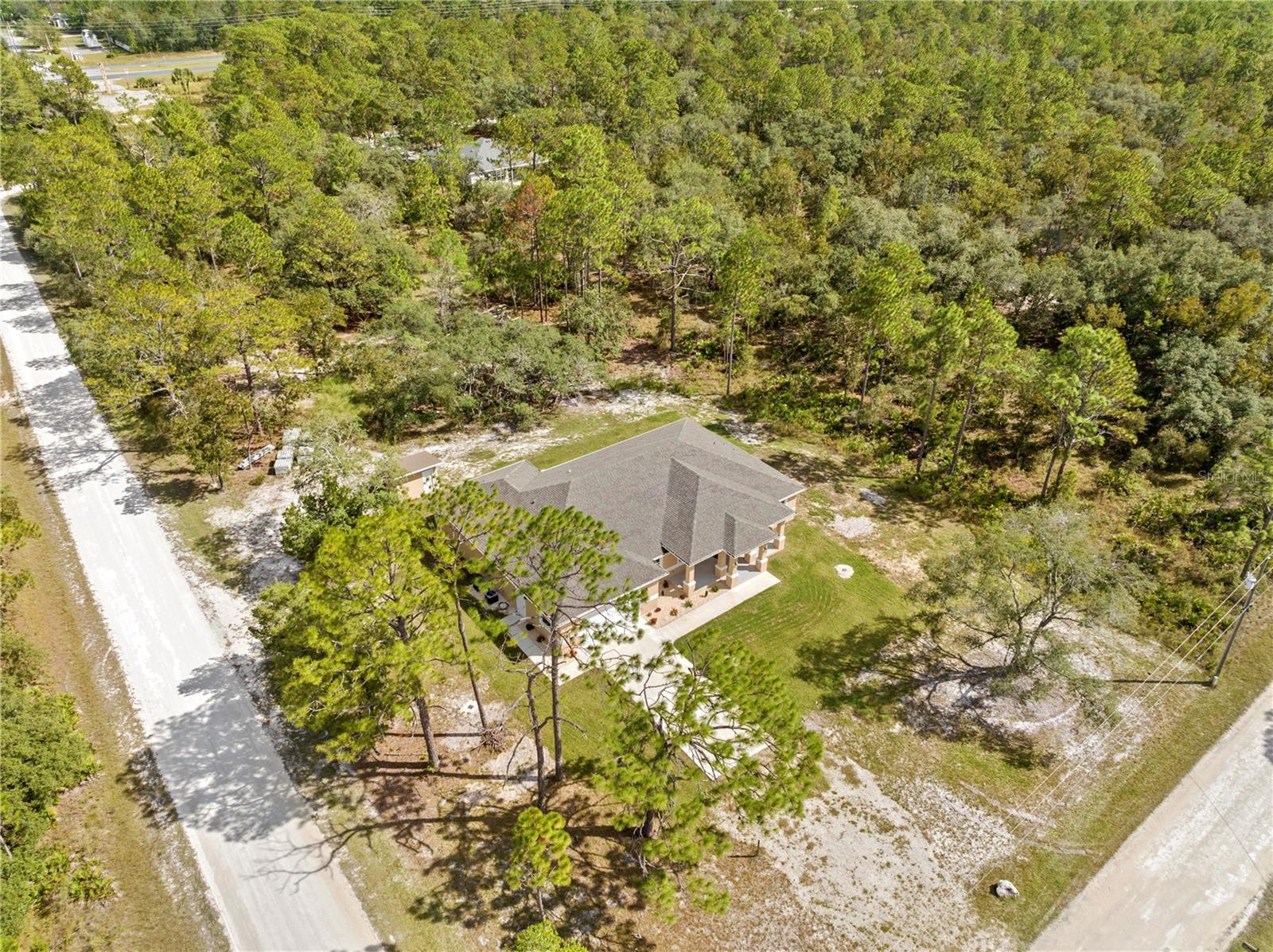 Listing photo id 24 for 18130 Parrot Road