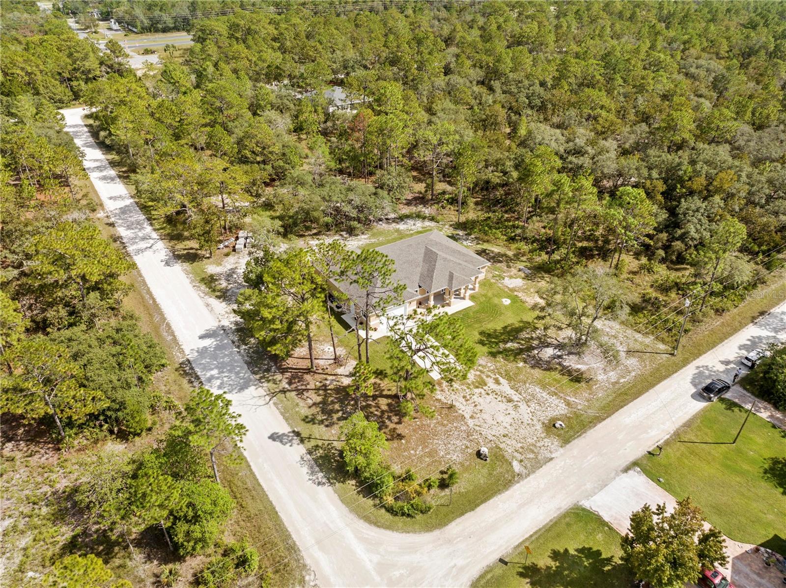 Listing photo id 25 for 18130 Parrot Road