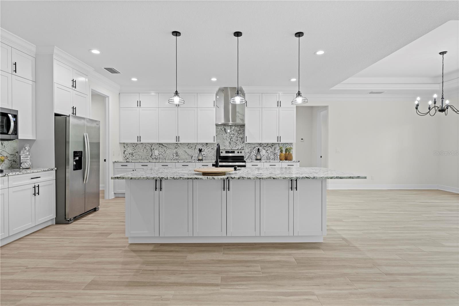 Listing photo id 7 for 18130 Parrot Road