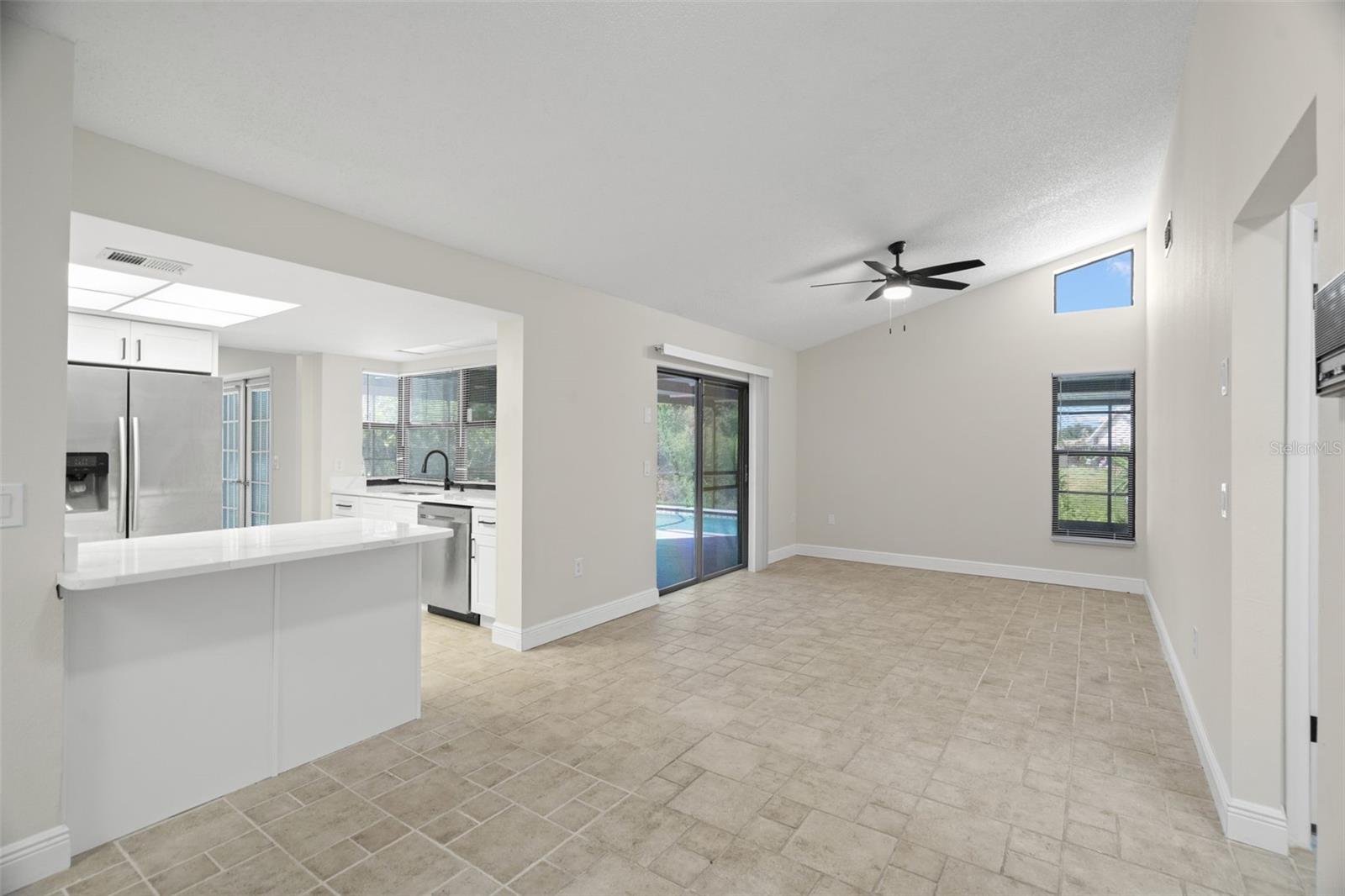 Listing photo id 20 for 7439 Vienna Lane