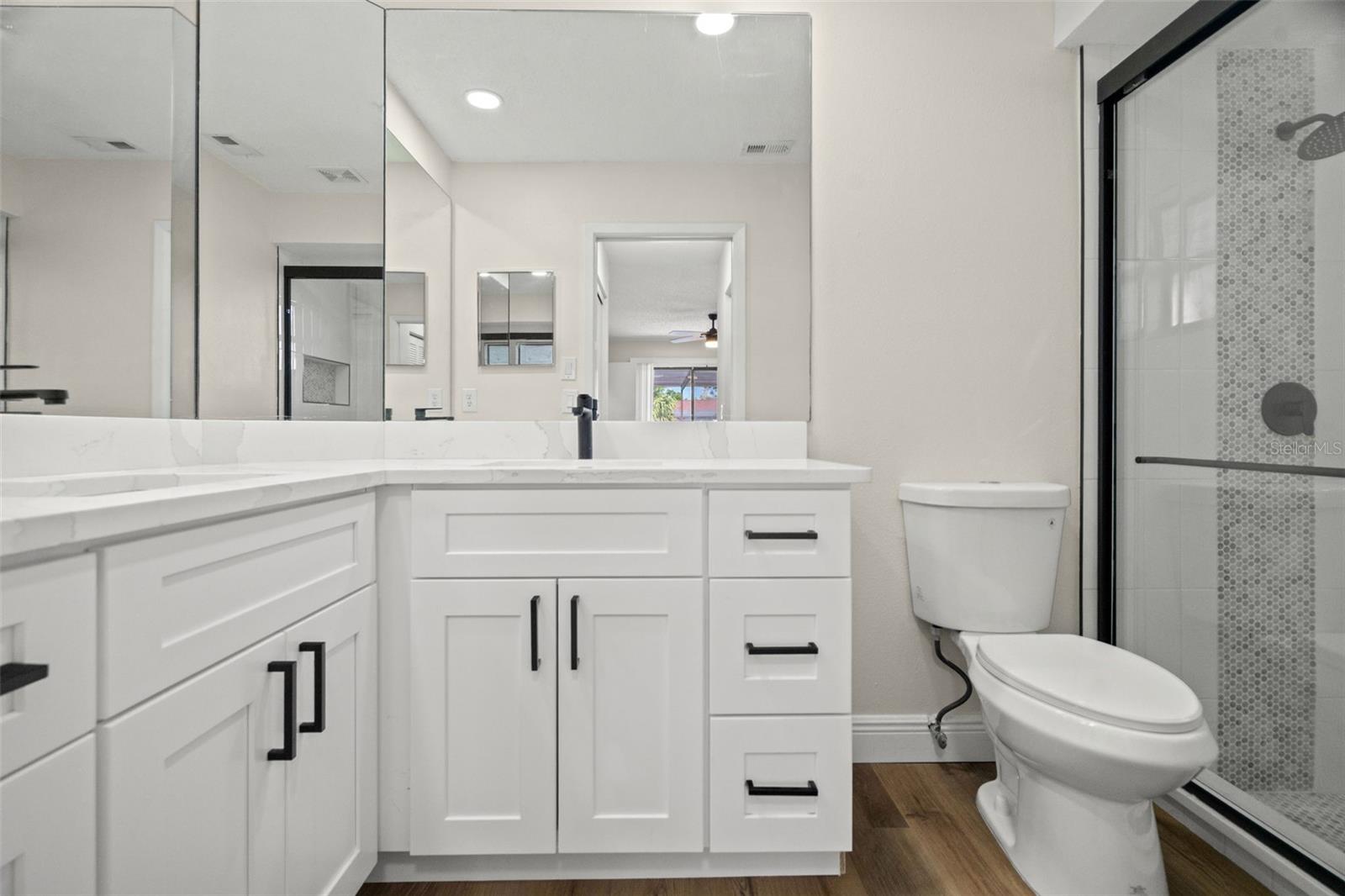 Listing photo id 26 for 7439 Vienna Lane