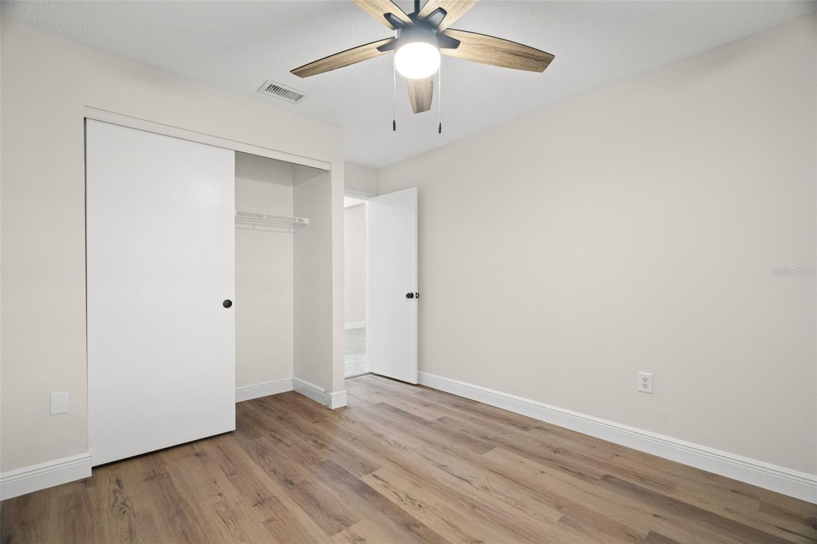 Listing photo id 30 for 7439 Vienna Lane
