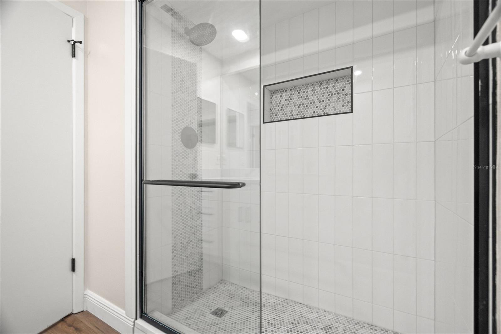 Listing photo id 32 for 7439 Vienna Lane