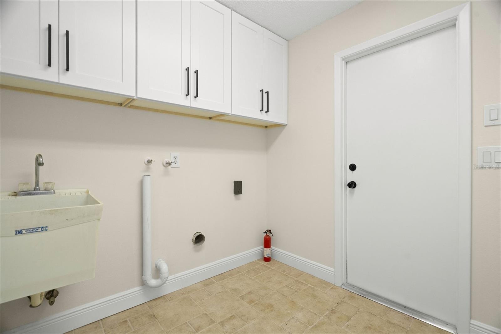 Listing photo id 36 for 7439 Vienna Lane