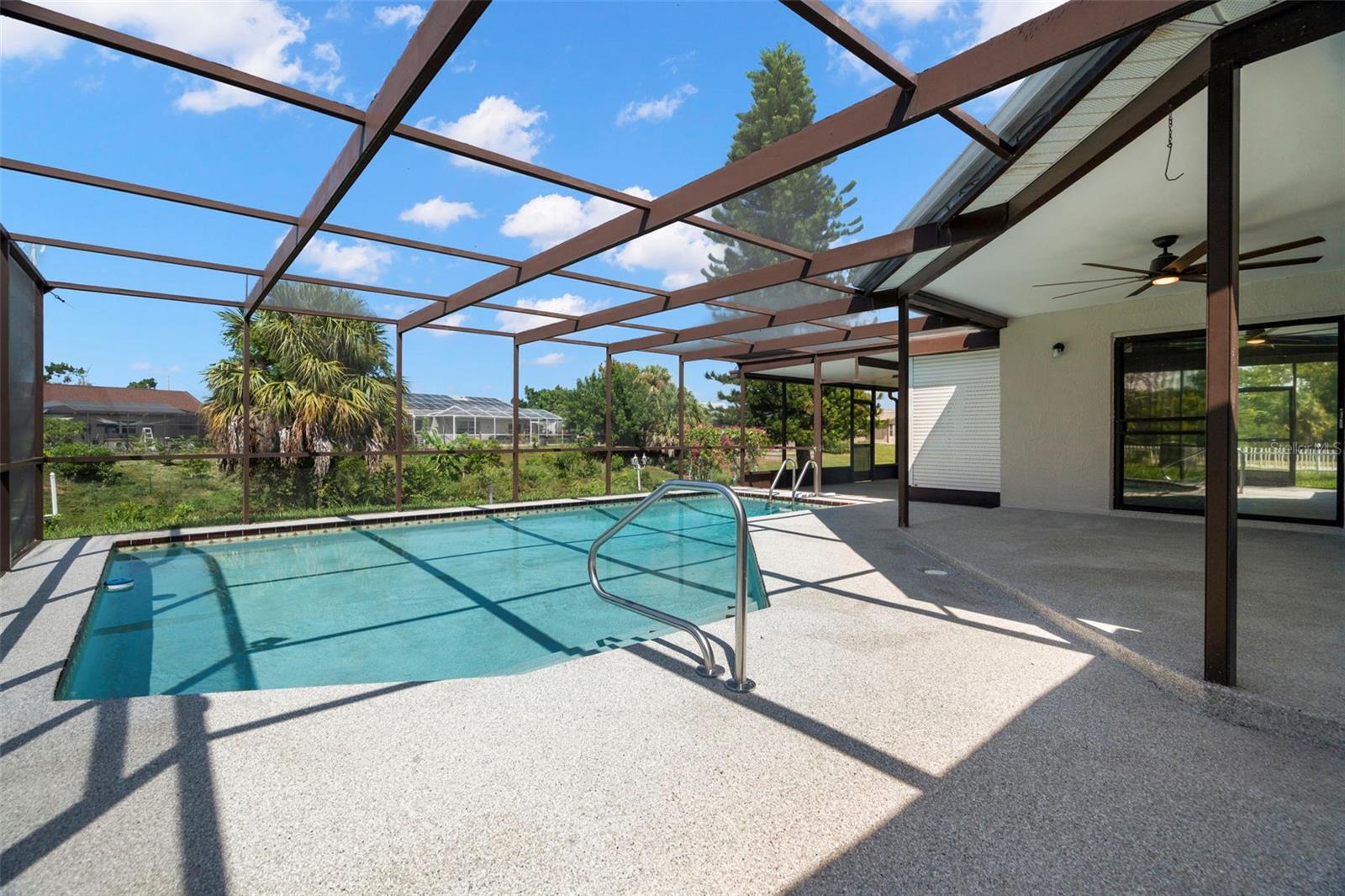 Listing photo id 39 for 7439 Vienna Lane