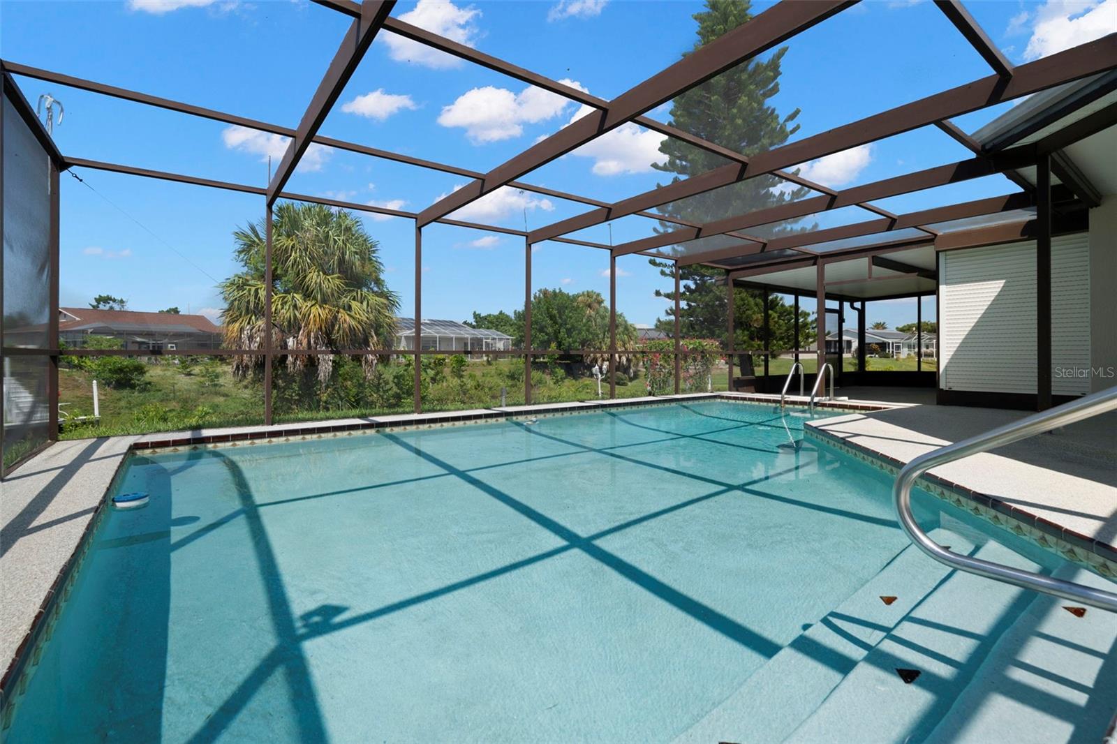 Listing photo id 40 for 7439 Vienna Lane