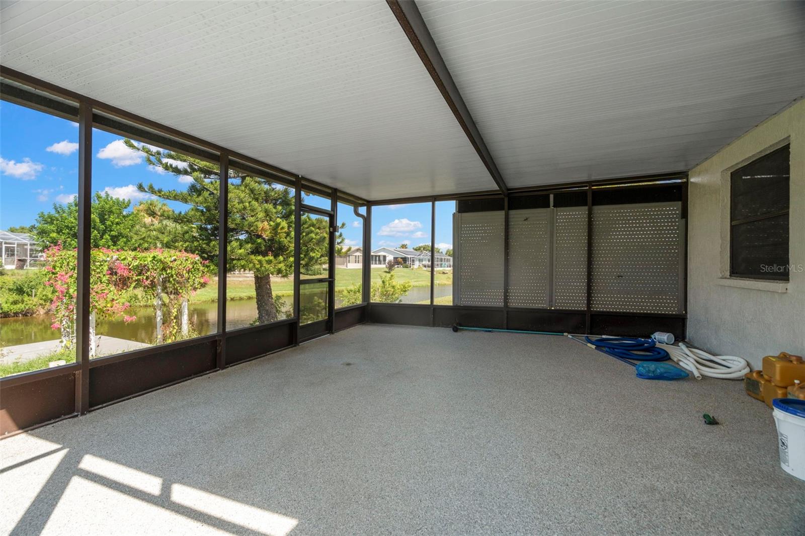 Listing photo id 41 for 7439 Vienna Lane