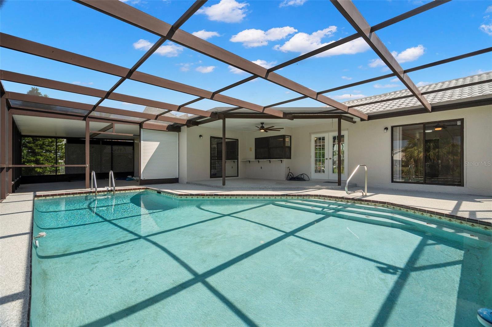 Listing photo id 42 for 7439 Vienna Lane