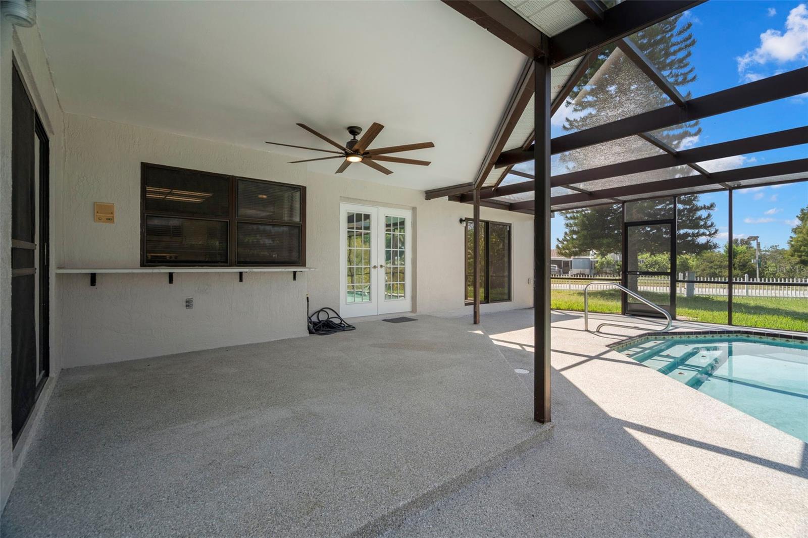Listing photo id 44 for 7439 Vienna Lane
