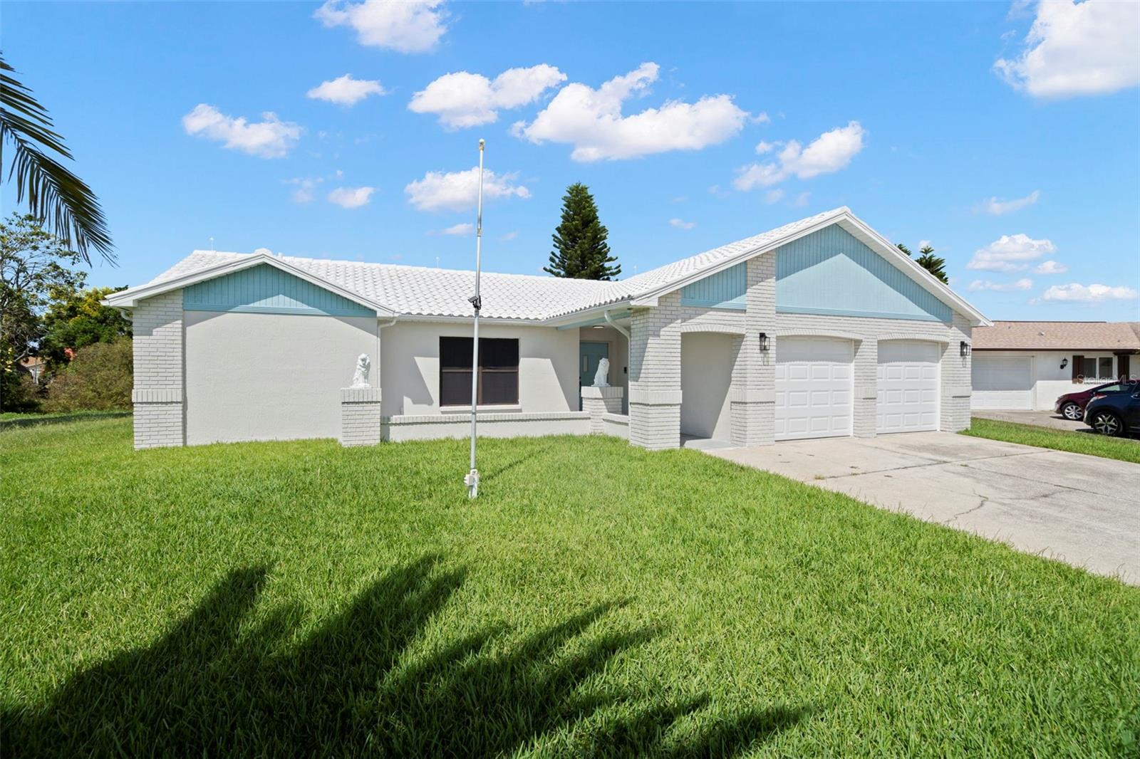 Listing photo id 3 for 7439 Vienna Lane