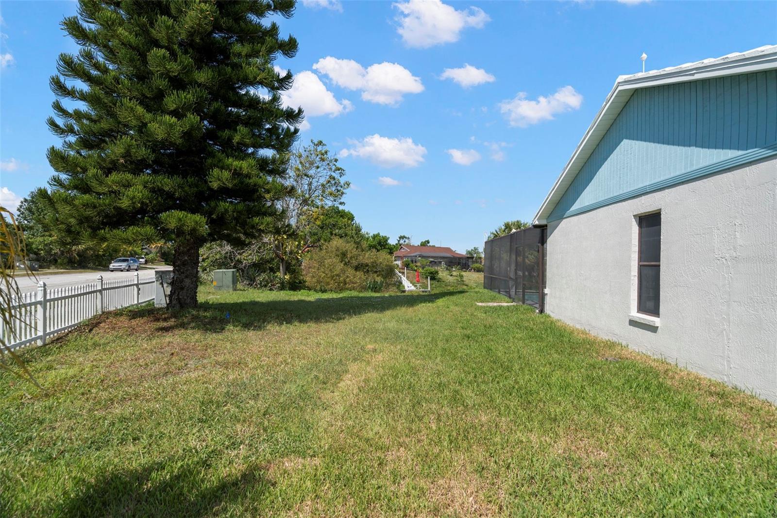 Listing photo id 4 for 7439 Vienna Lane