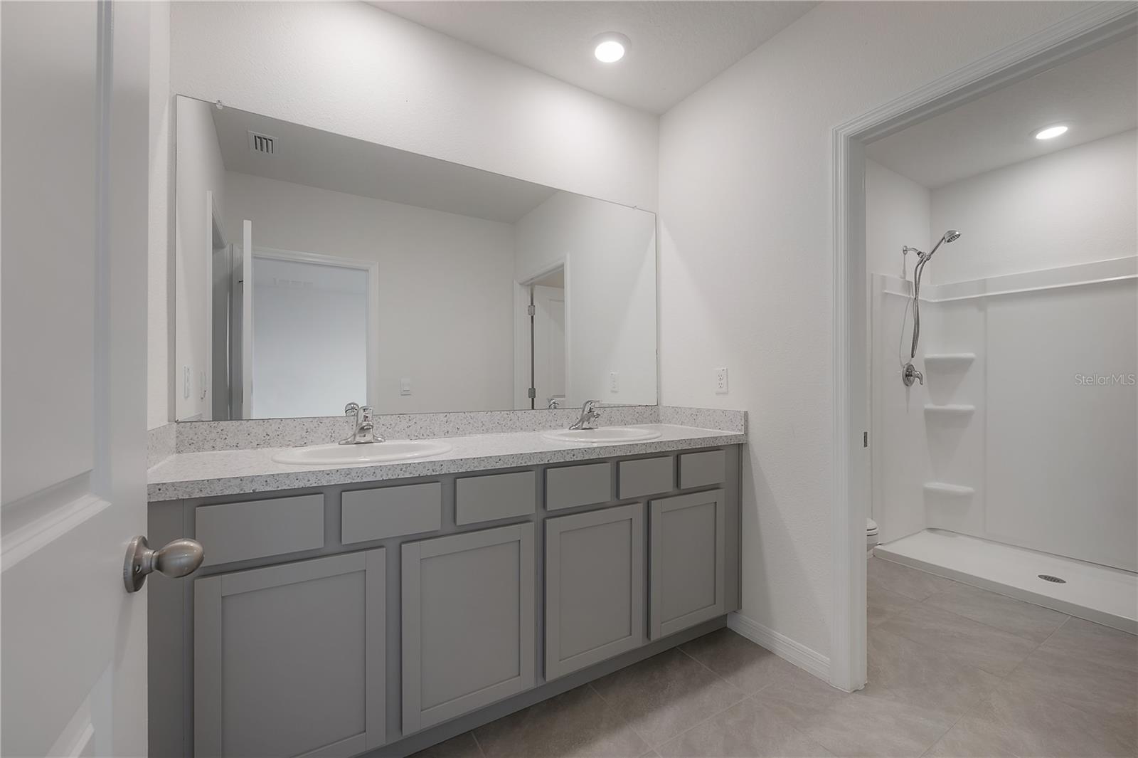 Image 34 of 52 For 16701 Maude Drive