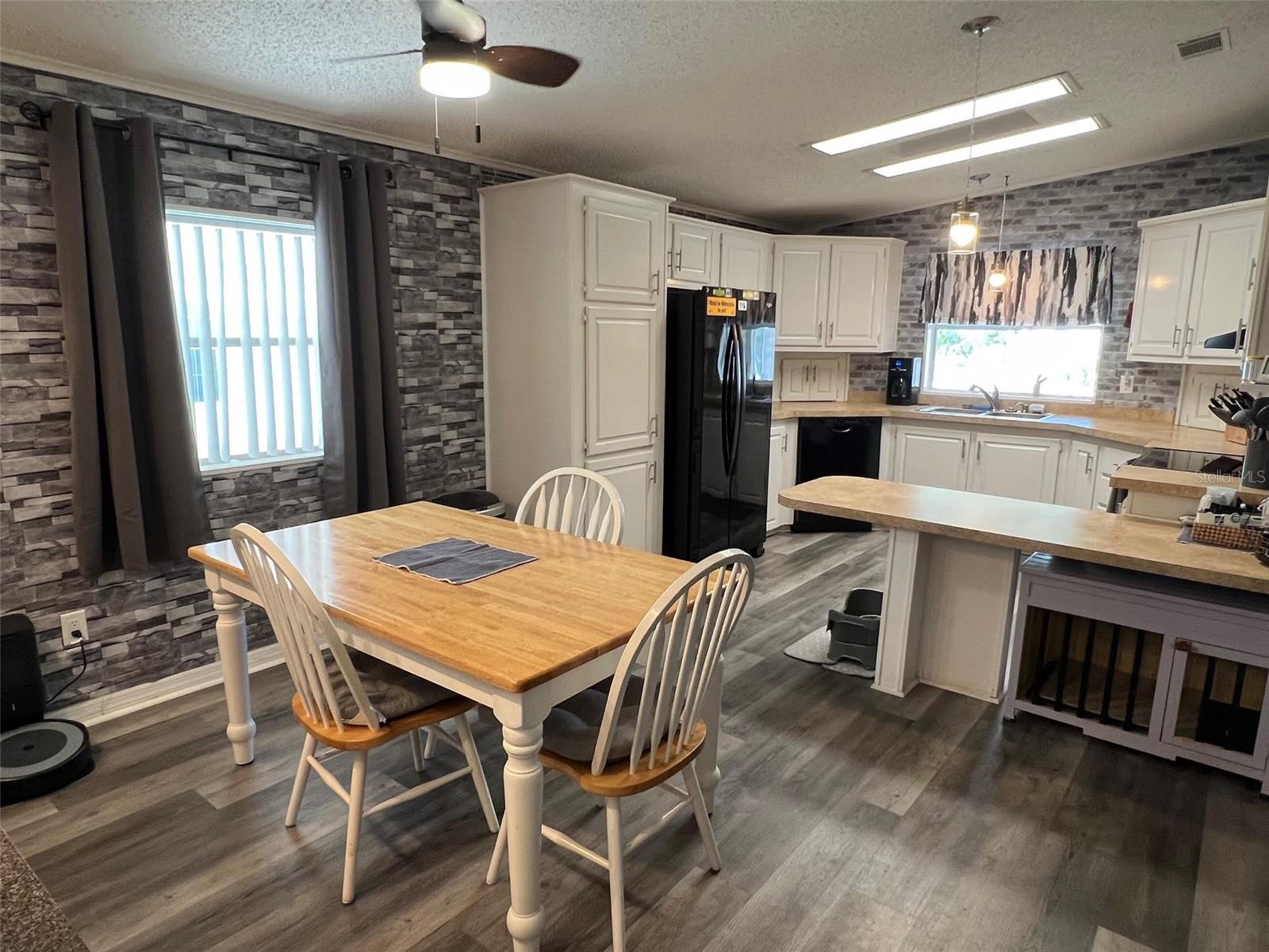 Image 3 of 35 For 1001 Starkey Road 731