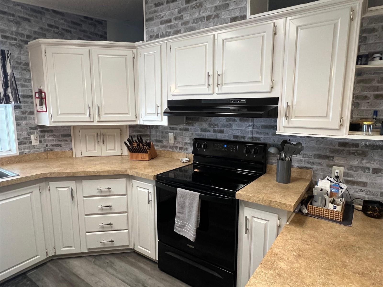 Image 8 of 35 For 1001 Starkey Road 731