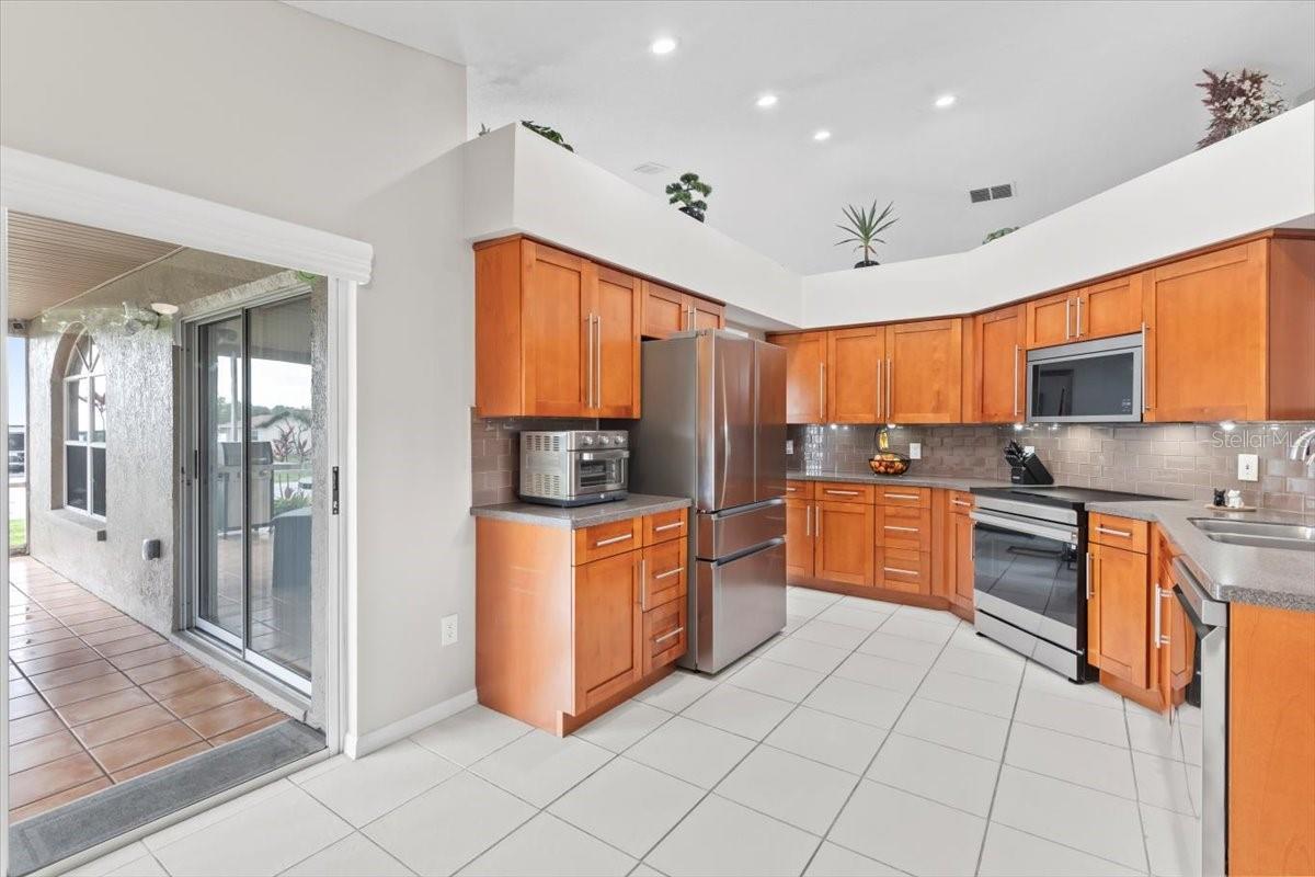 Image 12 of 47 For 22852 Fern Court