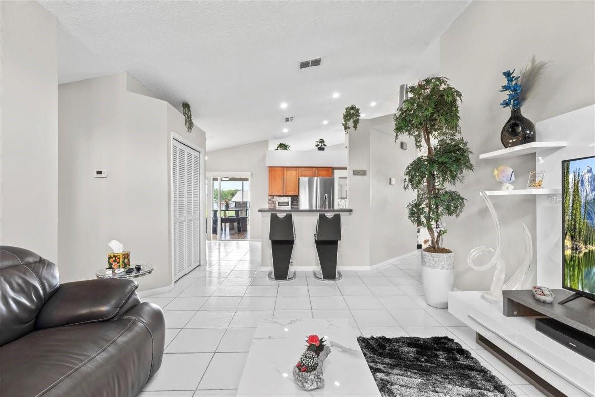 Image 23 of 47 For 22852 Fern Court