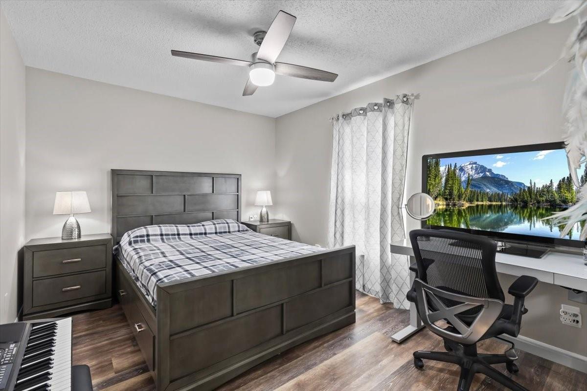 Image 34 of 47 For 22852 Fern Court