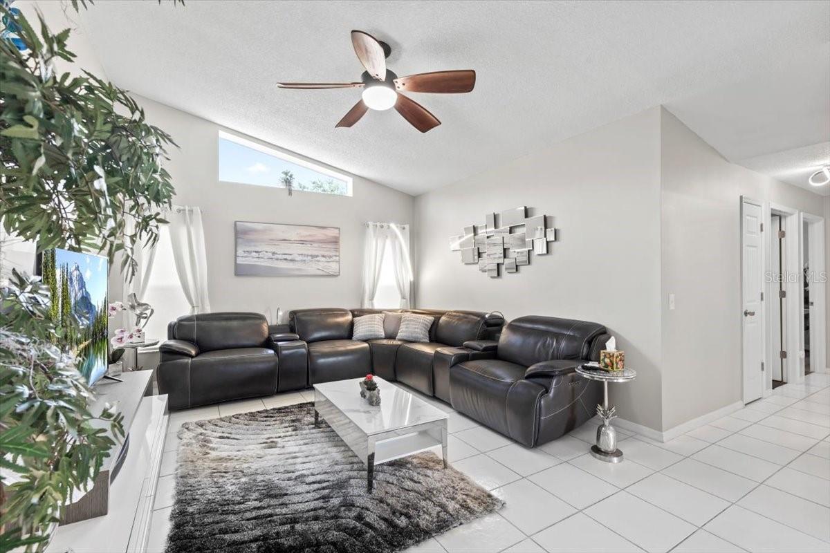 Image 7 of 47 For 22852 Fern Court