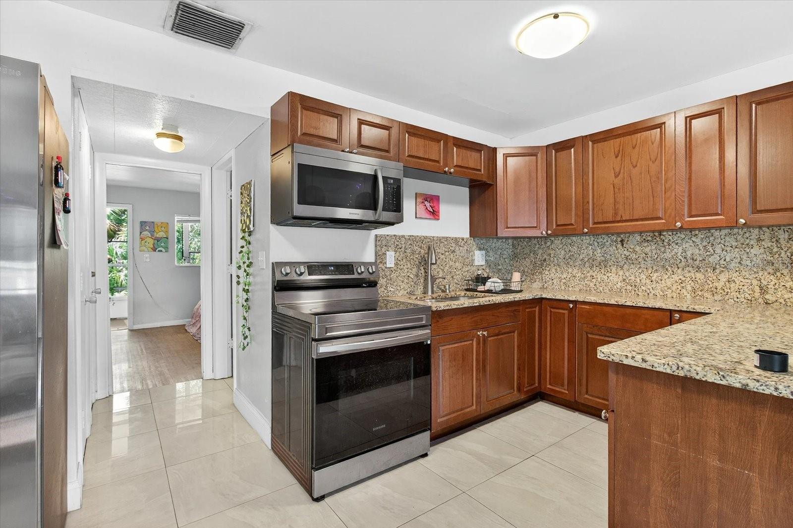 Image 23 of 77 For 224 Waverly Way 9