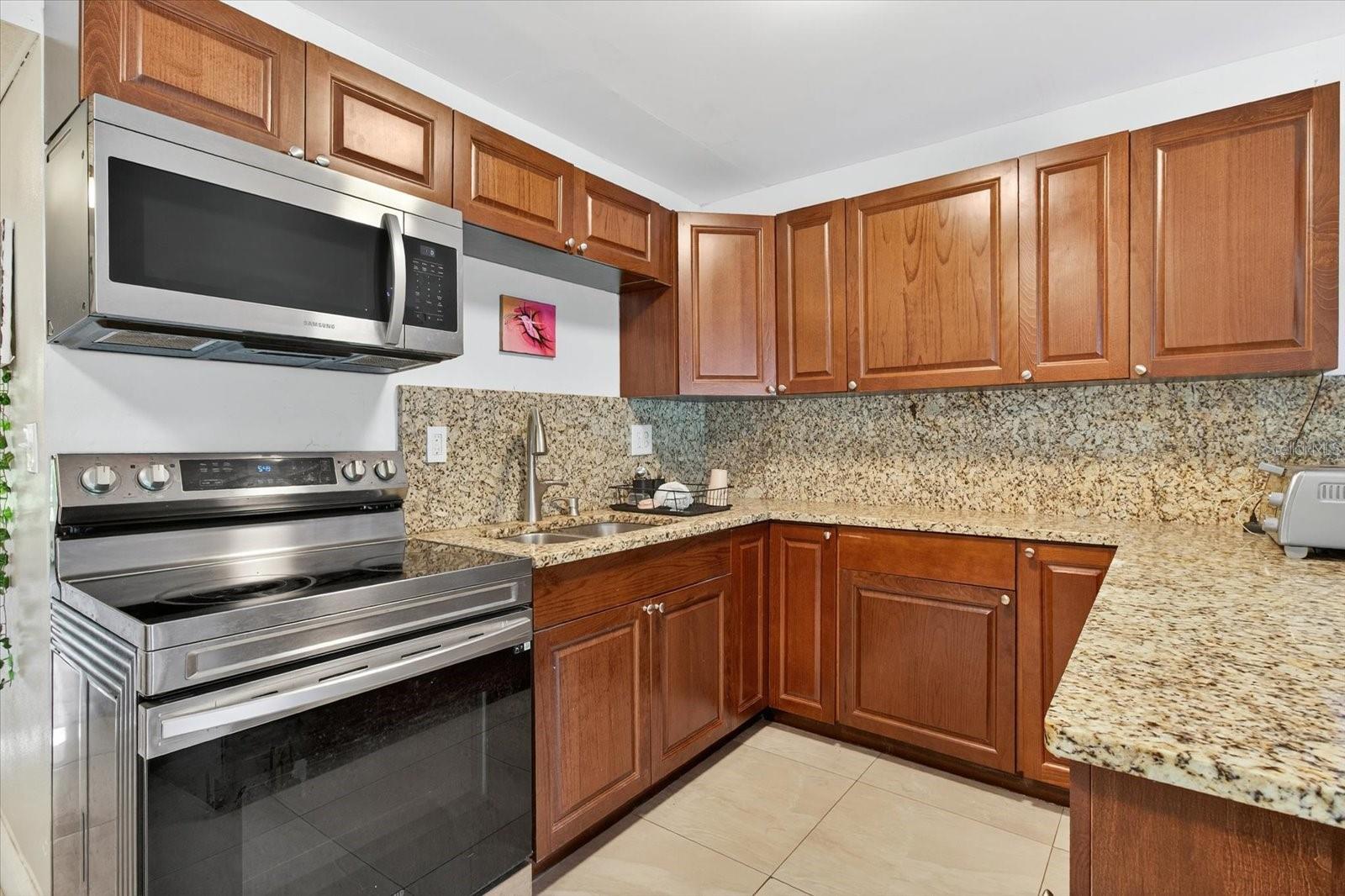 Image 24 of 77 For 224 Waverly Way 9