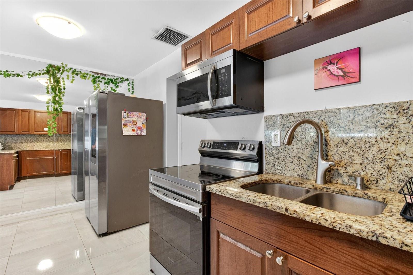 Image 27 of 77 For 224 Waverly Way 9