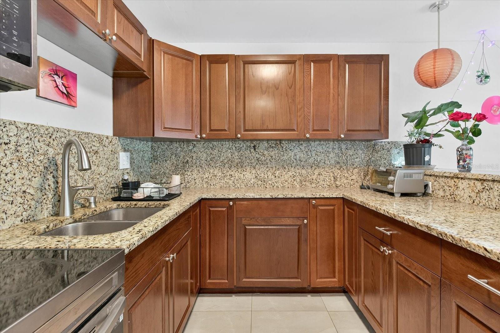 Image 28 of 77 For 224 Waverly Way 9