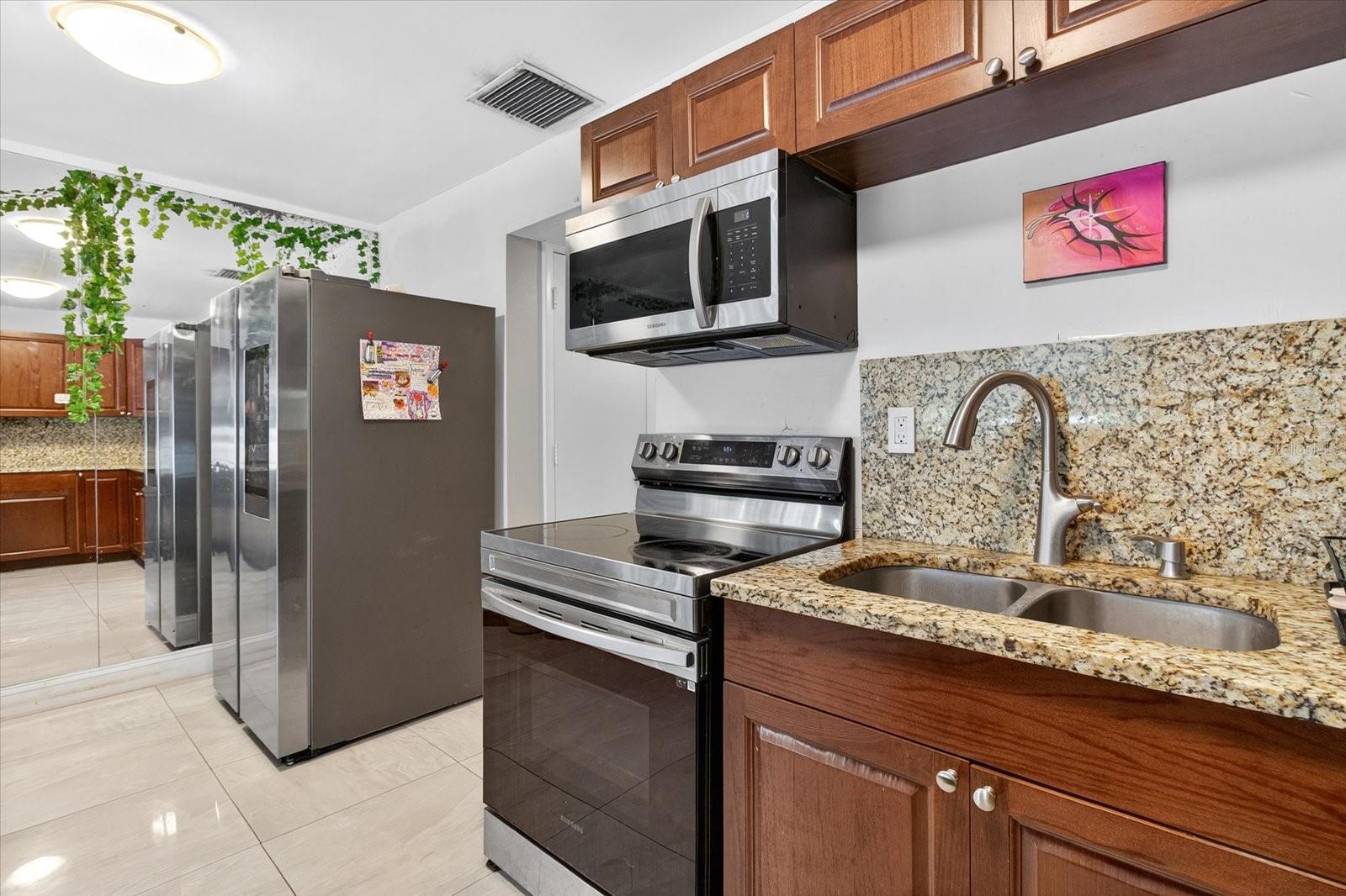 Image 29 of 77 For 224 Waverly Way 9