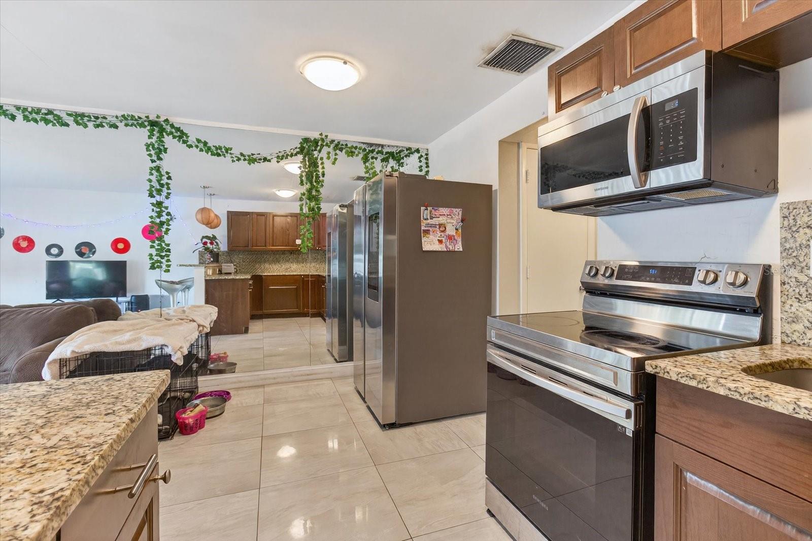 Image 30 of 77 For 224 Waverly Way 9