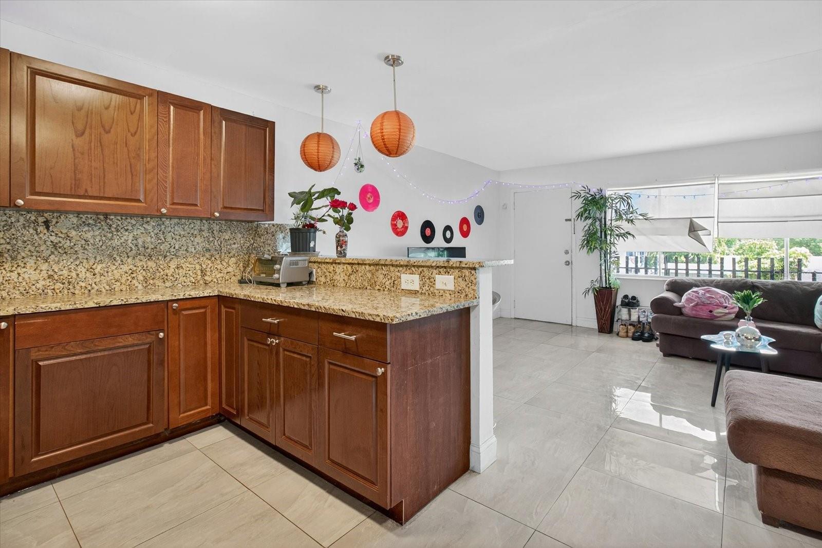 Image 34 of 77 For 224 Waverly Way 9