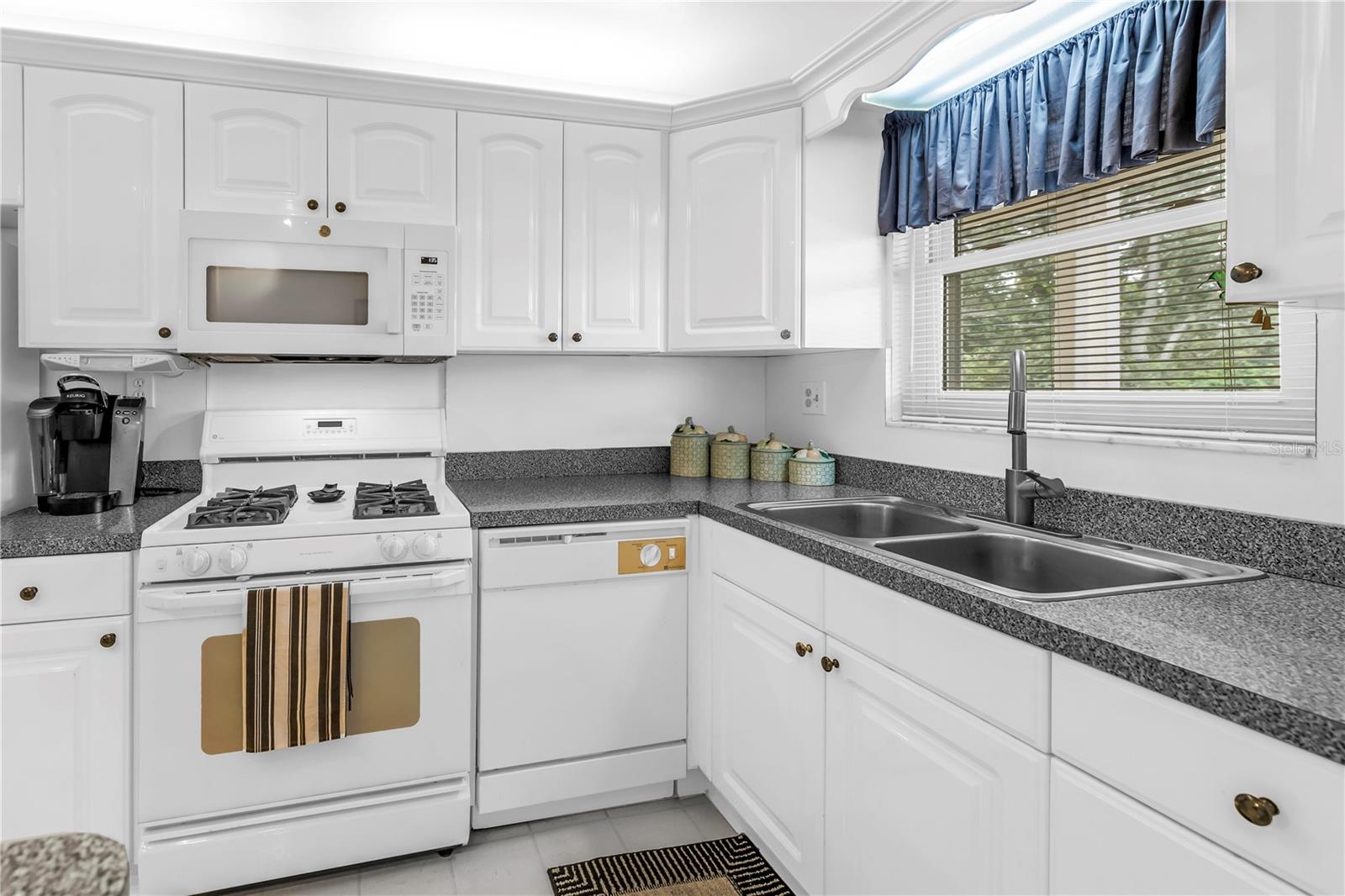 Image 6 of 21 For 9950 62nd Terrace N 209