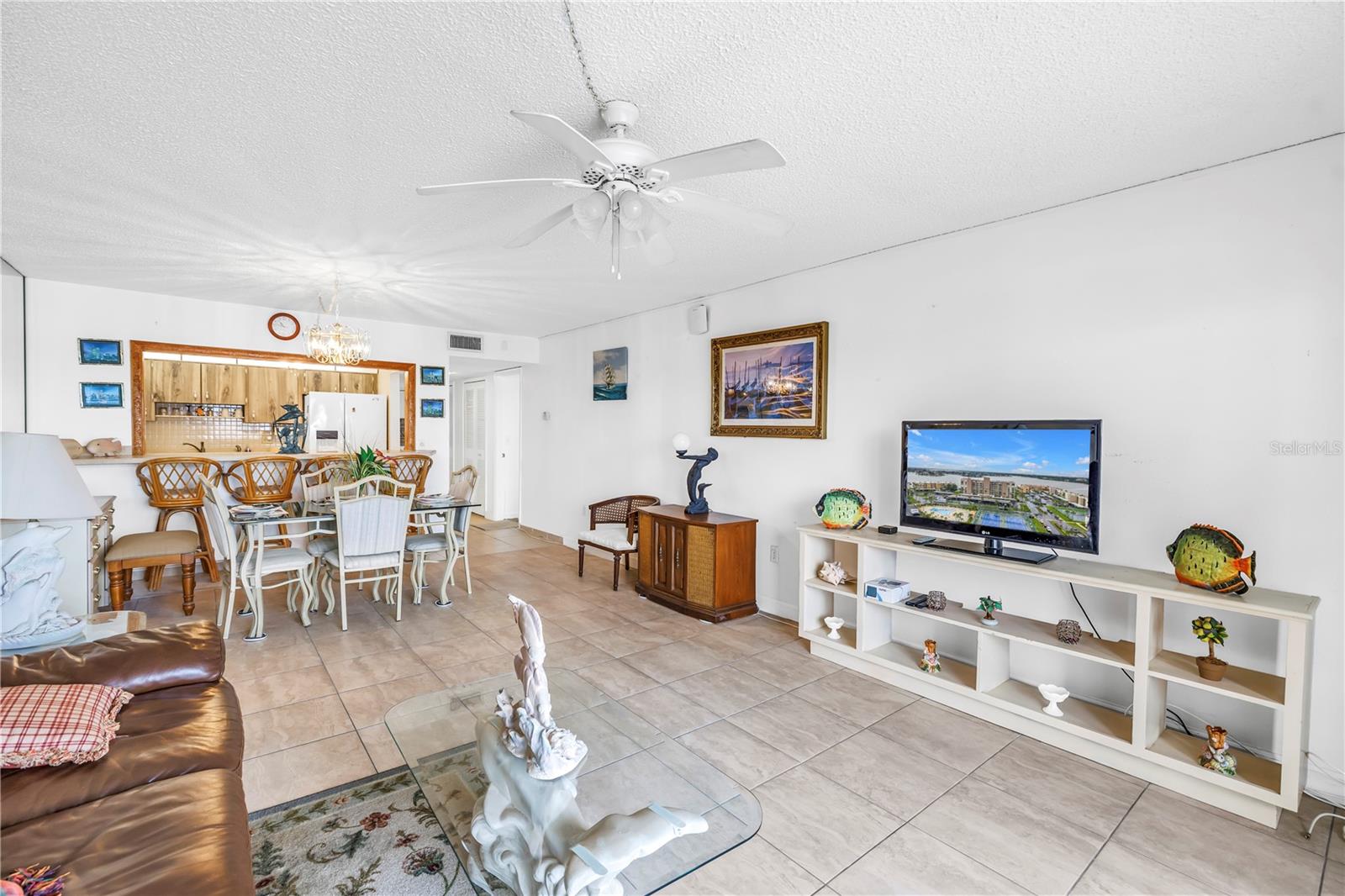 Image 13 of 29 For 7700 Sun Island Drive S 402