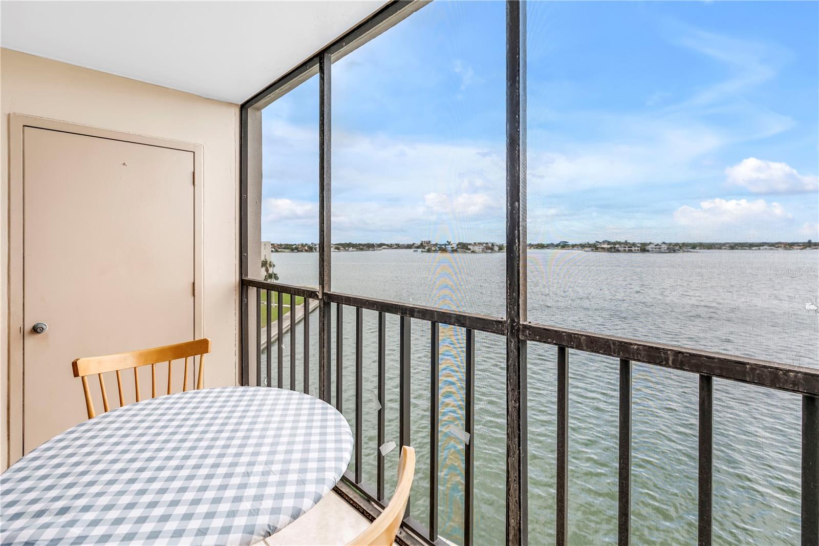Image 15 of 29 For 7700 Sun Island Drive S 402