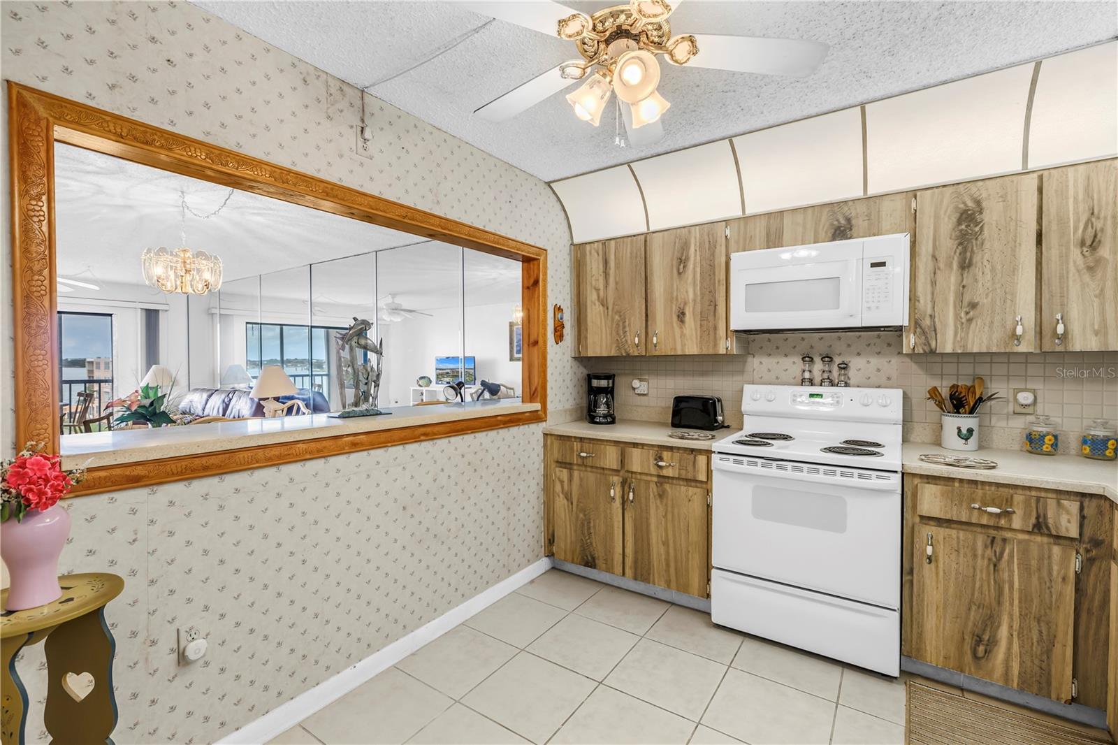 Image 6 of 29 For 7700 Sun Island Drive S 402