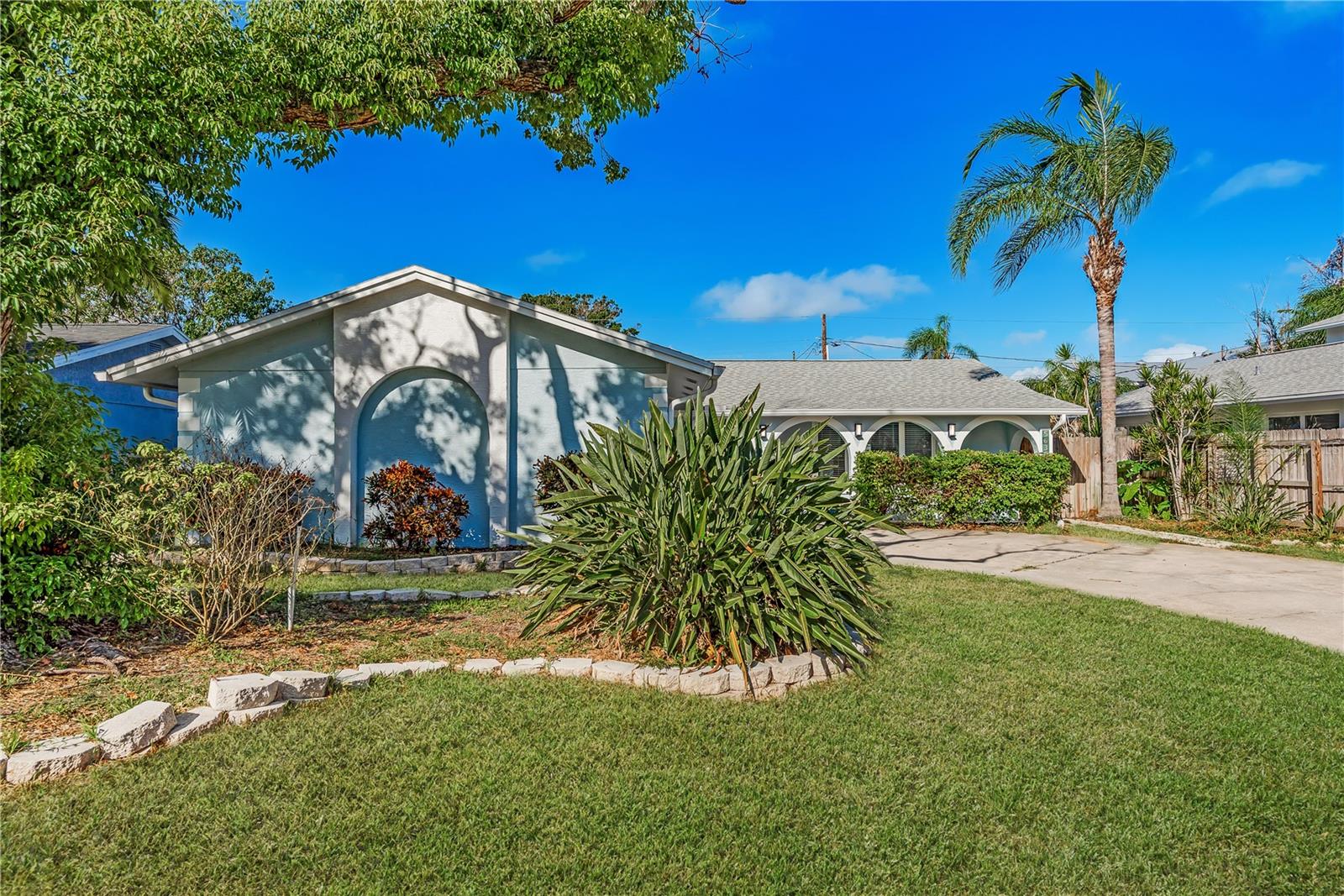 Details for 5630 Venetian Boulevard Ne, ST PETERSBURG, FL 33703