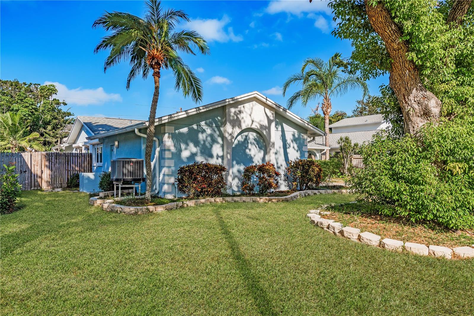 Image 12 of 42 For 5630 Venetian Boulevard Ne