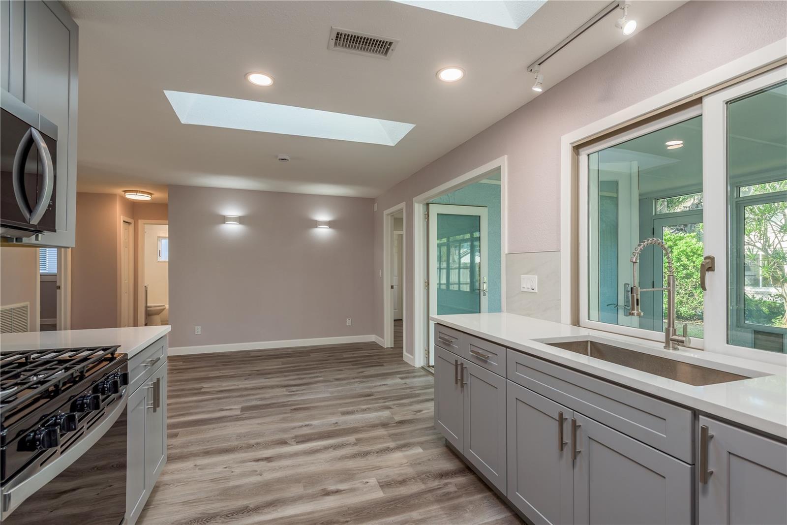 Image 17 of 42 For 5630 Venetian Boulevard Ne