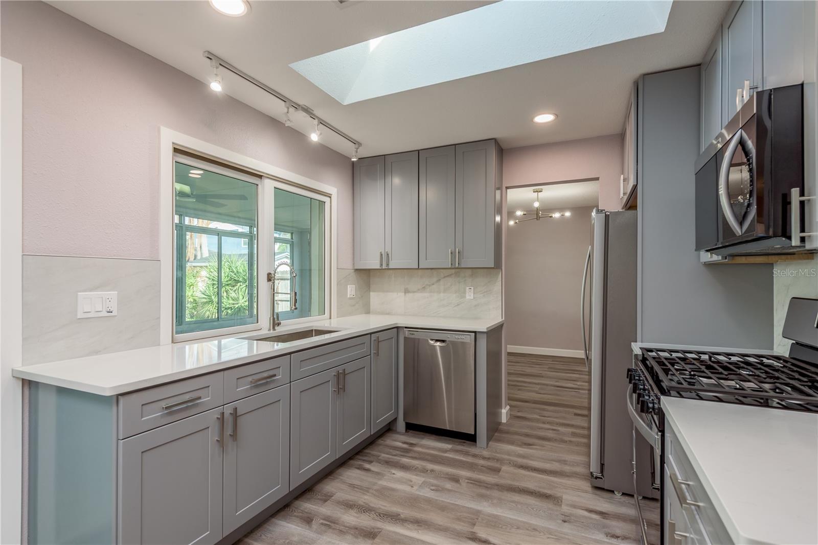Image 18 of 42 For 5630 Venetian Boulevard Ne