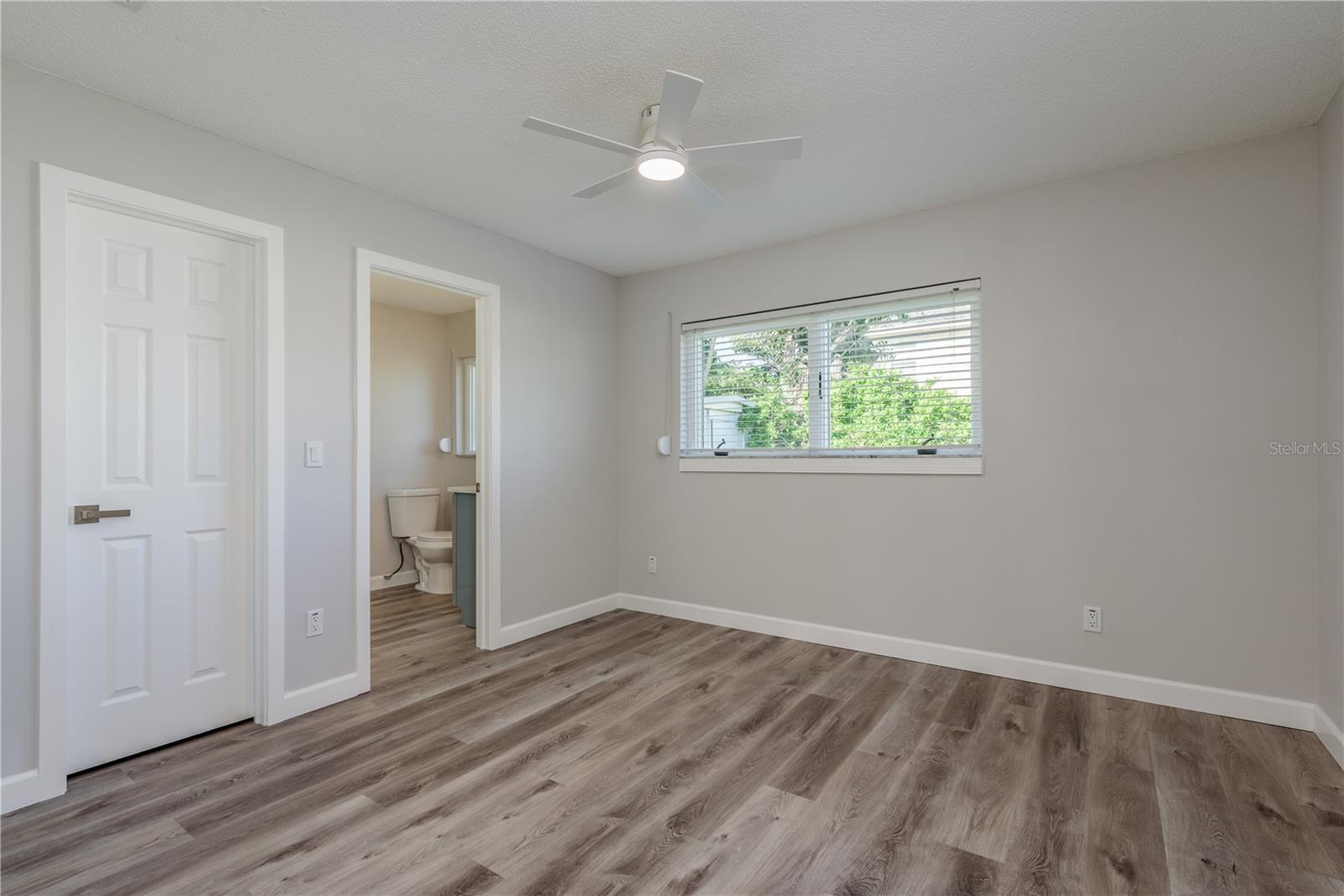 Image 21 of 42 For 5630 Venetian Boulevard Ne