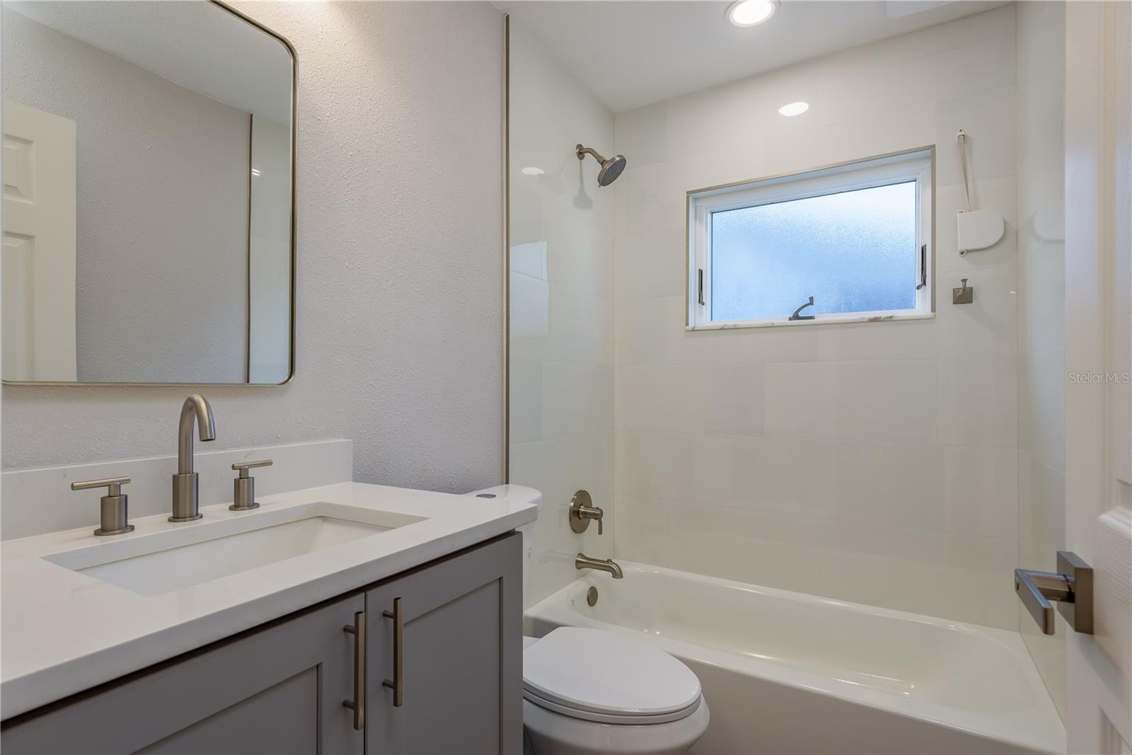 Image 26 of 42 For 5630 Venetian Boulevard Ne